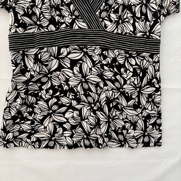 Chaus Black and White Leaf Print VNeck Blouse Size Large Raton/Spandex INV25/317 - Picture 3 of 7